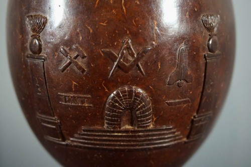 Coupe en noix de coco aux symboles maçonniques, XIXè siècle - Galerie Noël Ribes