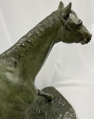 Cheval en bronze à patine verte signé et daté dans la base M. de Mathelin 1900 - Ramón Portuondo