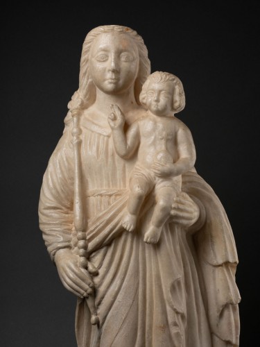 Vierge à l’enfant en marbre - Italie XVIe siècle - Sculpture Style Renaissance