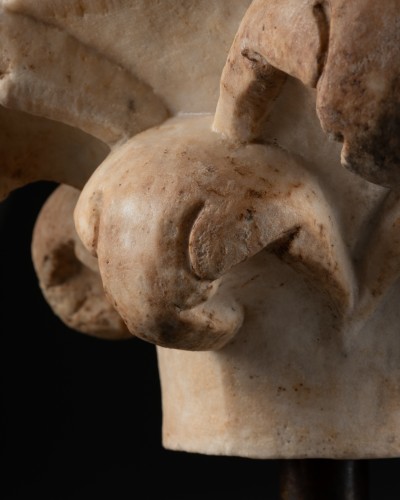 Chapiteau à crochets en marbre - Italie XIVe siècle - Moyen Âge