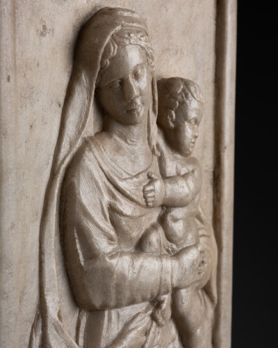 XVIe siècle et avant - Vierge à l'Enfant en bas-relief - Italie XVIe siècle