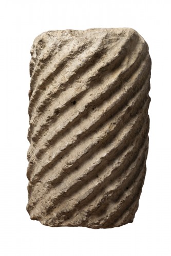 Fragment de colonne torse cannelée en marbre - Empire romain Ve siècle après J-C