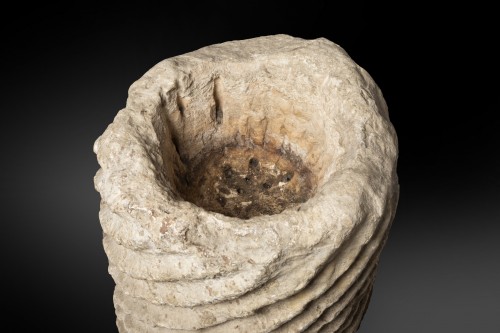 Fragment de colonne torse cannelée en marbre - Empire romain Ve siècle après J-C - Archéologie Style 