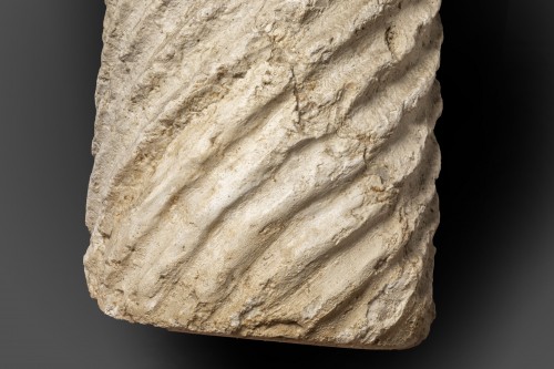 Fragment de colonne torse cannelée en marbre - Empire romain Ve siècle après J-C - 