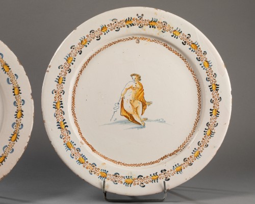 Deux plats "a compendiario" - Castelli XVIIe siècle - Céramiques, Porcelaines Style 