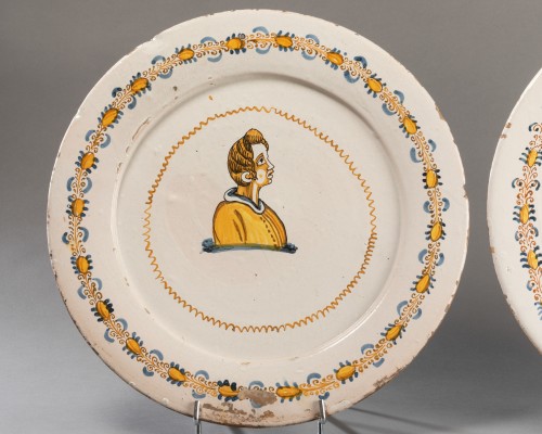 Céramiques, Porcelaines  - Deux plats "a compendiario" - Castelli XVIIe siècle