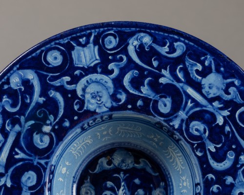 Céramiques, Porcelaines  - Tondino "a berettino" - Faenza 1540-1550