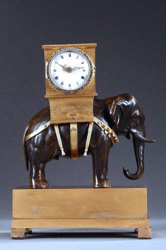 Pendule à l’éléphant en bronze doré époque Empire - Horlogerie Style Empire