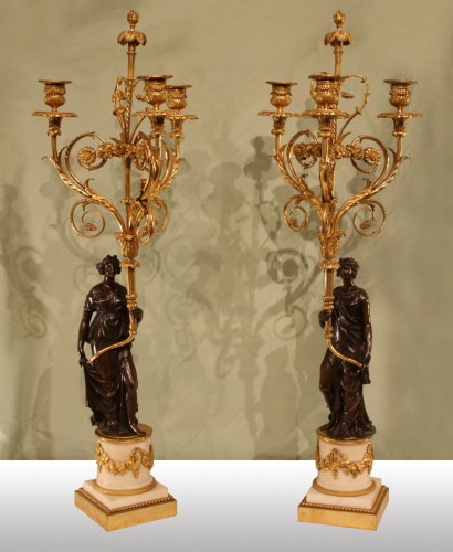 Louis XVI - Paire de candélabres  "aux Vestales"