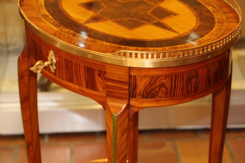 XVIIIe siècle - Table de salon ovale d’époque Transition