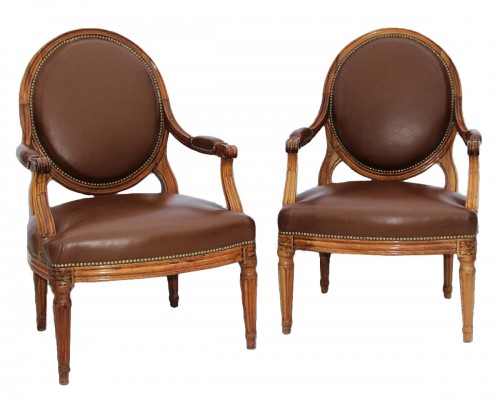 Large paire de fauteuils à dossiers plats d’époque Louis XV