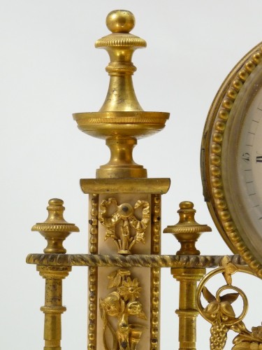 Antiquités - Pendule Louis XVI, fin XVIIIe siècle