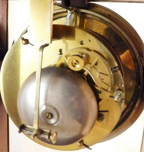 Horlogerie Pendule - Régulateur en acajou et bronze doré signé Boileau