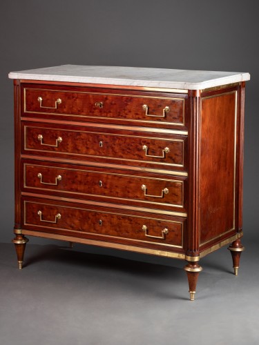 Commode à quatre rangs de tiroirs - Mobilier Style Louis XVI