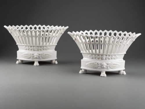 Céramiques, Porcelaines  - Paire de corbeilles de forme « navette »