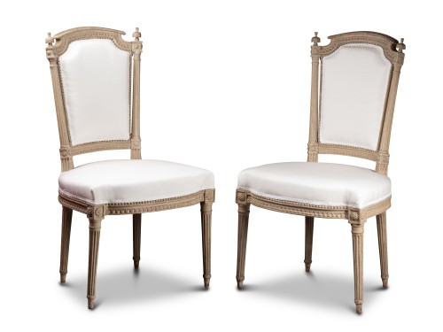 Paire de chaises à colonnes détachées vers 1785-1790