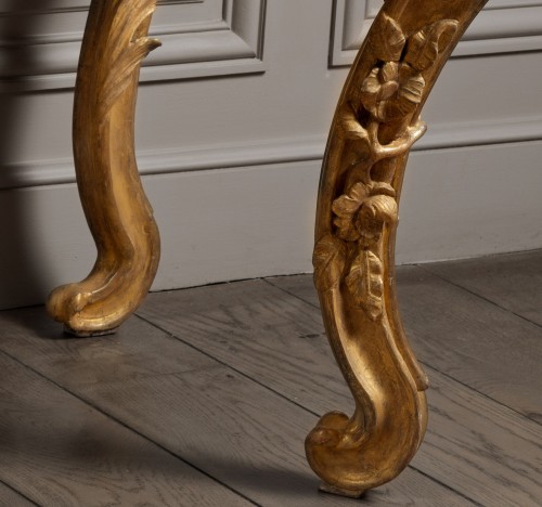 Console en bois sculpté et doré d' Epoque Louis XV - Louis XV