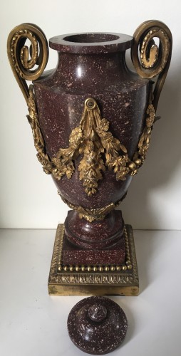 Vase Urne en porphyre, Italie fin du XVIIIe siècle - Louis XVI