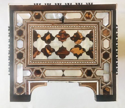 XVIIe siècle - Coffret « table de scribe ottomane »