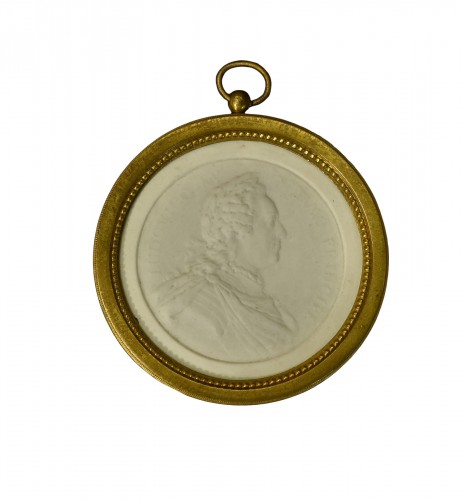 Portrait de Louis XV, médaillon en biscuit