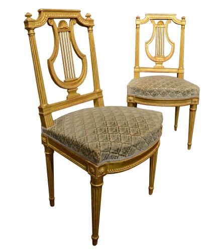 Suite de cinq chaises d'époque Louis XVI à dossier lyre