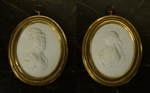Paire de médaillons de Louis XVI et de Marie Antoinette - Céramiques, Porcelaines Style Louis XVI