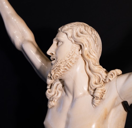 Grand et exceptionnel Christ « Vivo » en ivoire sculpté - Sculpture Style Louis XIV