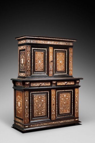 Mobilier Cabinet & Coffre - Cabinet de la Renaissance incrusté de nacre et d’ivoire