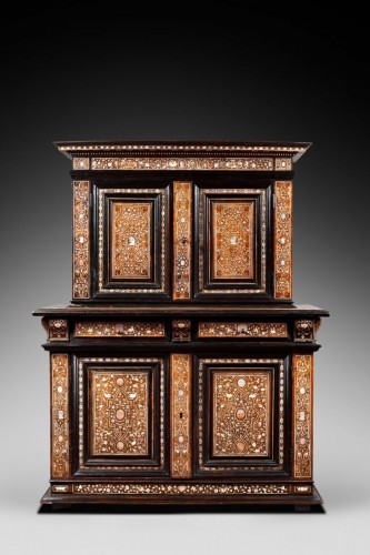 Cabinet de la Renaissance incrusté de nacre et d’ivoire - Galerie Gabrielle Laroche