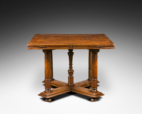 Exceptionnelle table à quatre abattants de la Renaissance française - Mobilier Style Renaissance