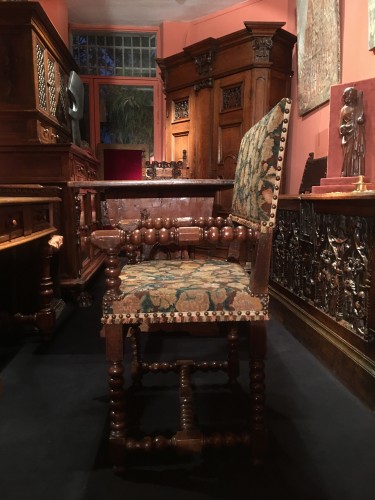 Chaise à bras d'époque Louis XIII - Galerie Gabrielle Laroche