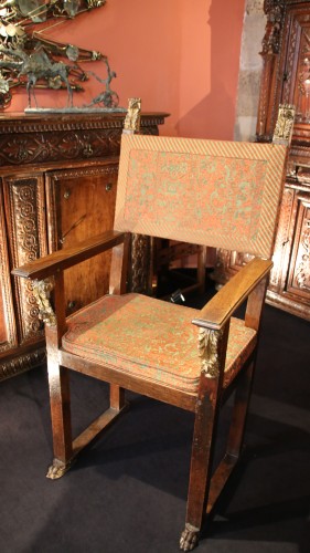 Antiquités - Grand fauteuil aux plumets