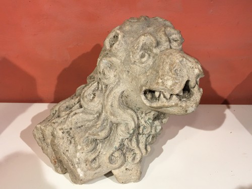 Lion en pierre sculptée - 