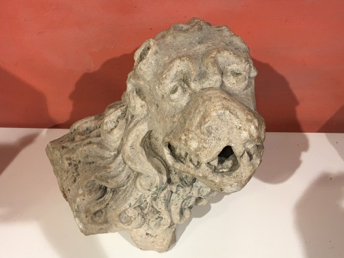  - Lion en pierre sculptée