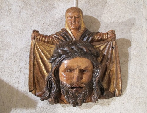 Bas-relief en bois sculpté représentant Sainte Véronique - Sculpture Style Moyen Âge
