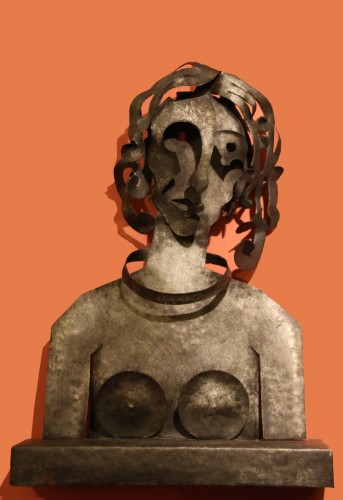Femme aux petits seins, sculpture en fer de Blasco-Ferrer - Sculpture Style Années 50-60