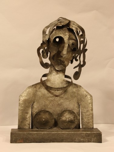 Femme aux petits seins, sculpture en fer de Blasco-Ferrer - Galerie Gabrielle Laroche