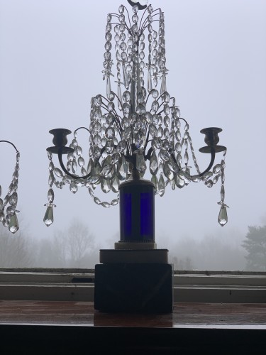 Empire - Paire de girandoles Gustaviennes à 3 lumières, Fût cristal bleu, Suéde XIXe siècle