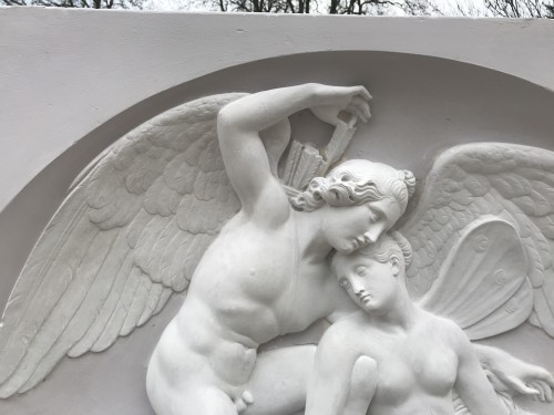 “Psychee réveillée par Amour” IBas-Relief plâtre , moulage de Thorvaldsen - Objet de décoration Style Années 50-60