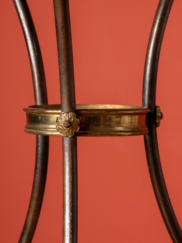 Guéridon en acier, laiton et plateau en cuir – 1ere moitié du XXe siècle - Mobilier Style 