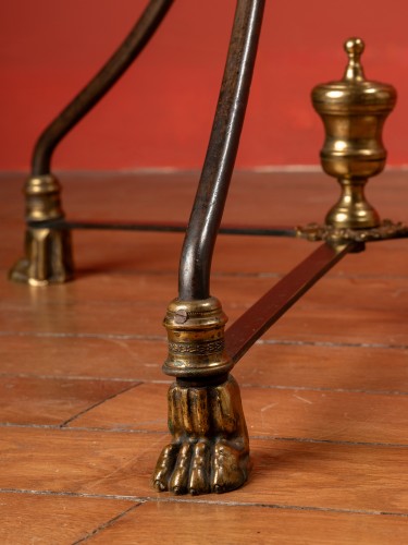 Mobilier Table & Guéridon - Guéridon en acier, laiton et plateau en cuir – 1ere moitié du XXe siècle