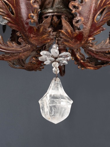 Lustre en cristal de roche à six bras de lumière et motifs sinisants - Galerie Lamy Chabolle