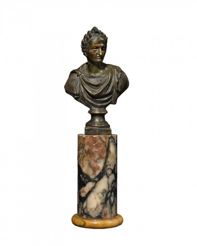 Buste d’empereur romain sur une base en marbre – XVIIIe siècle