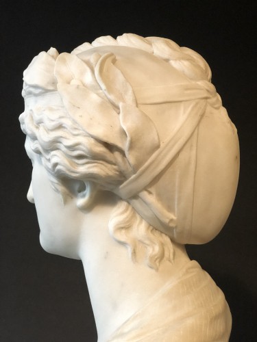 Buste en marbre représentant la muse Uranie - fin XIXe siècle - Galerie Lamy Chabolle