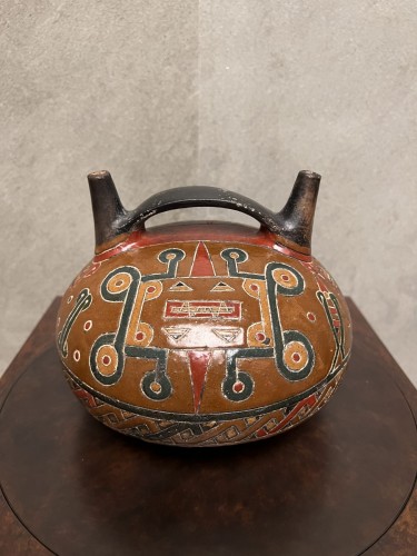 Vase double etrier représentant une divinité - Galerie Mermoz