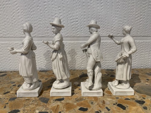 Suite de quatre statuettes en porcelaine Italie 1780 - Galerie Bordet