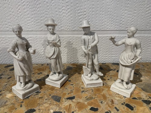 XVIIIe siècle - Suite de quatre statuettes en porcelaine Italie 1780