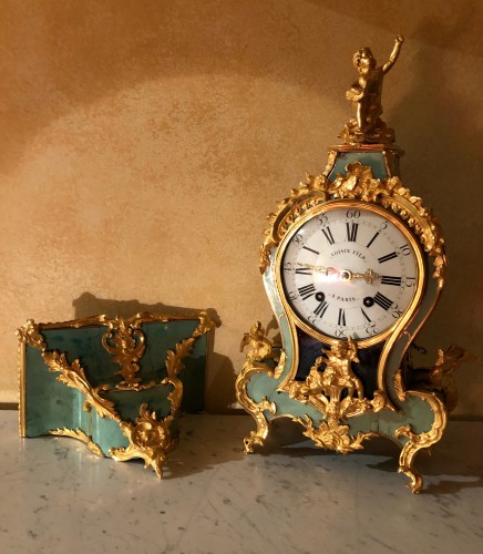 Cartel vert aux chimères d'époque Louis XV - Horlogerie Style Louis XV