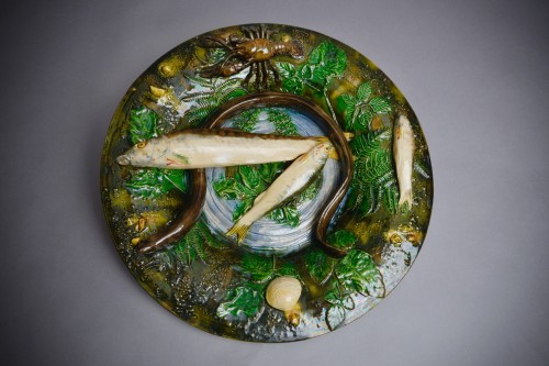 Alfred Renoleau - Plat rond à l’anguille, céramique en barbotine palissyste - Céramiques, Porcelaines Style Art Déco