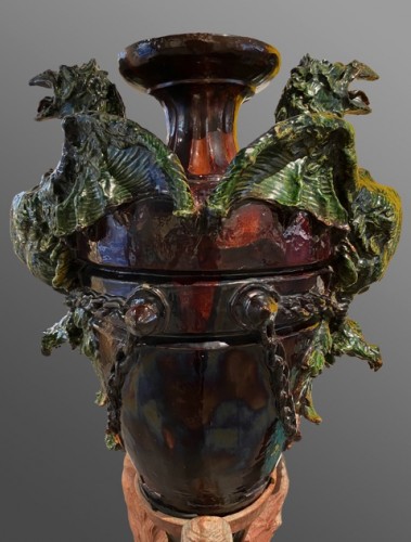 Objet de décoration  - Paire de vases aux dragons sur pieds d'échassiers en céramique